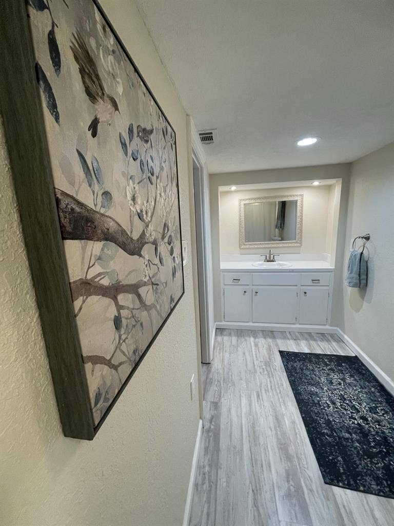 Beautiful furnished bdr w/bathroom