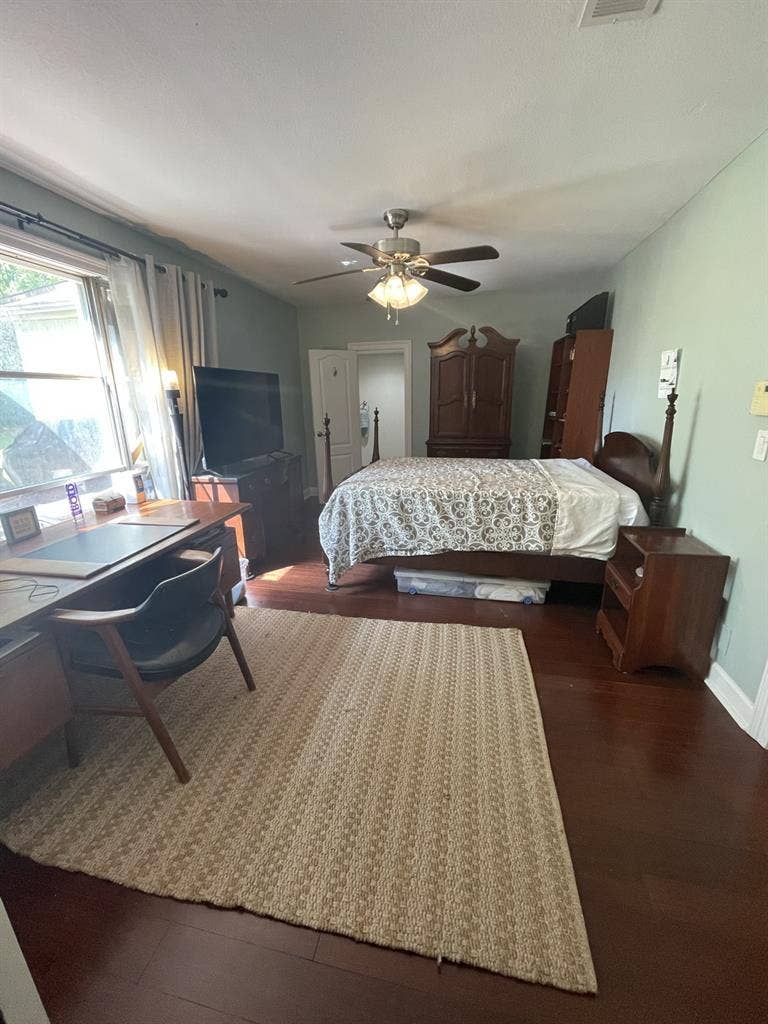 Beautiful furnished bdr w/balcony