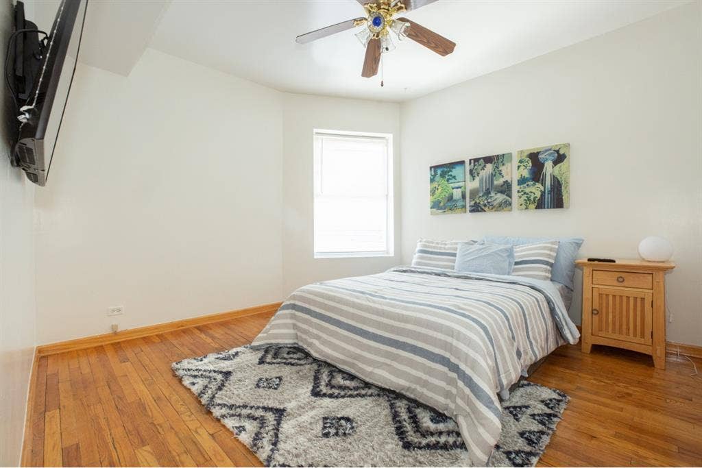 Room for Rent in Irving Park