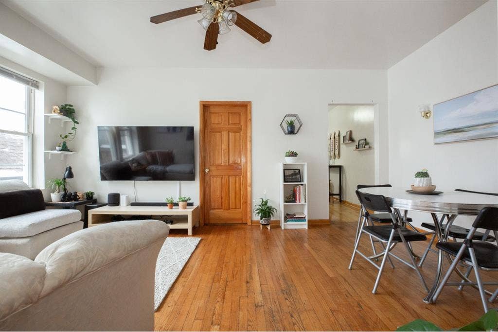 Room for Rent in Irving Park