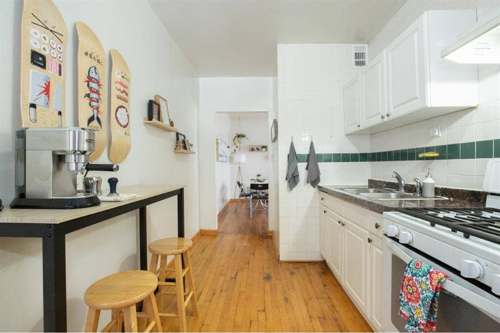 Room for Rent in Irving Park