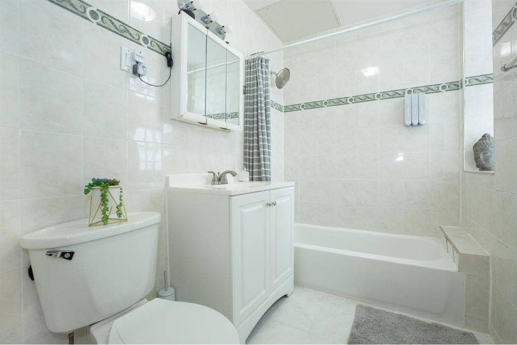 Room for Rent in Irving Park