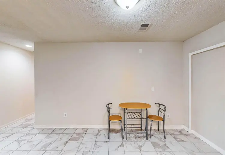 8 BR in Riverdale