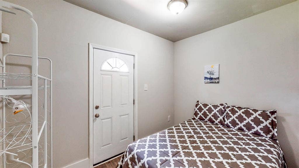 8 BR in Riverdale
