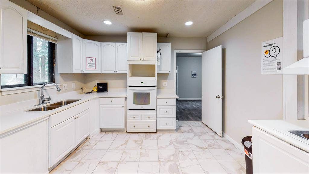 8 BR in Riverdale