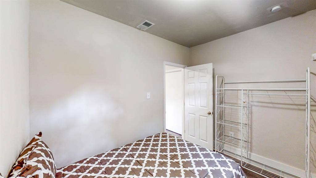 8 BR in Riverdale