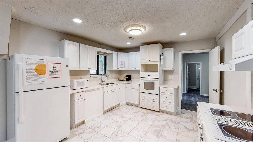 8 BR in Riverdale