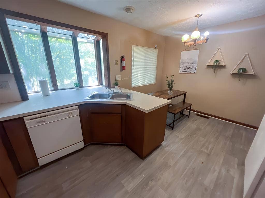 9 BR in Stone Mountain