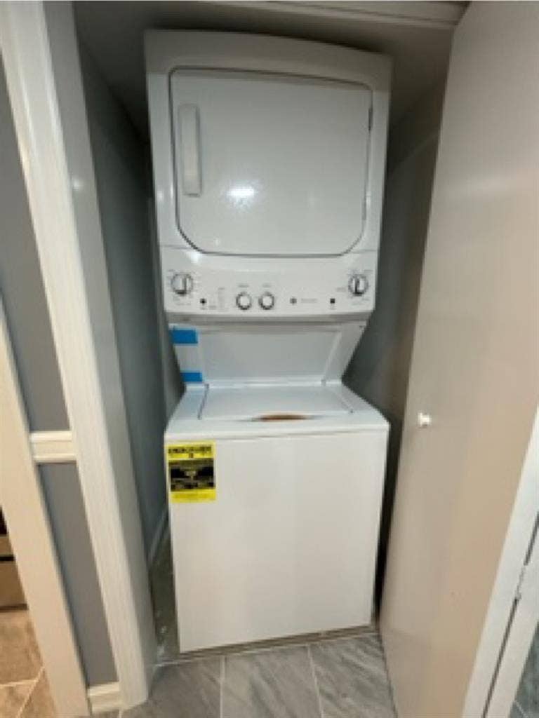 Basement 
room available utl incl.