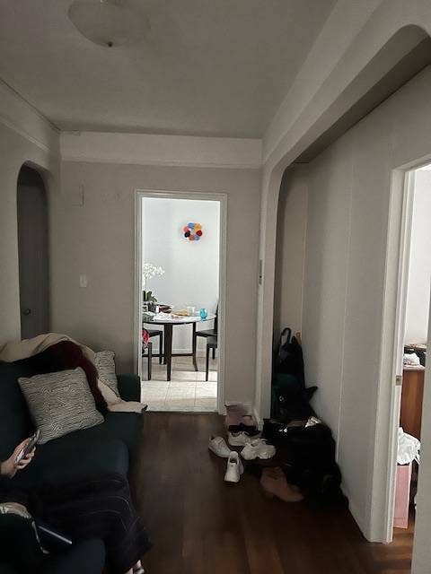 Huge Room for rent in Astoria 