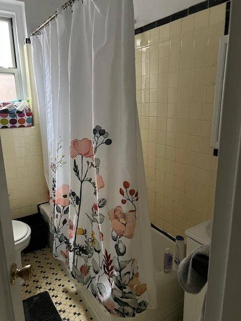 Huge Room for rent in Astoria 