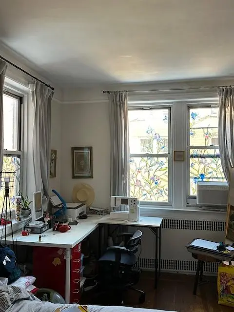 Huge Room for rent in Astoria