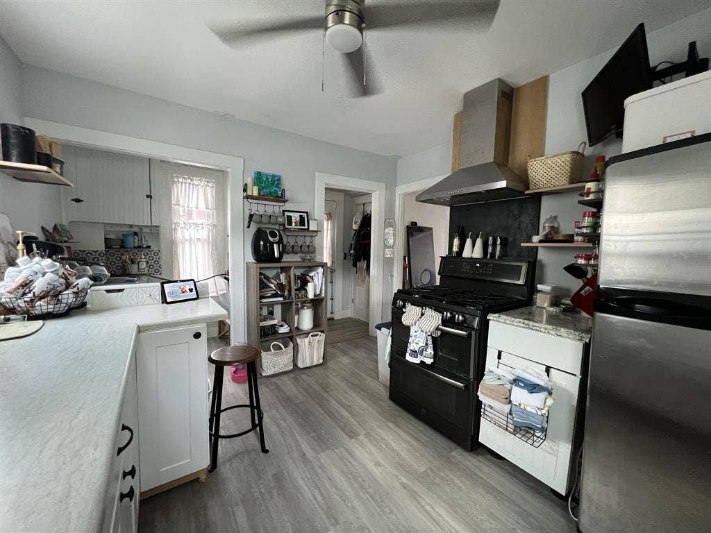 Room in cosy house, close to beach