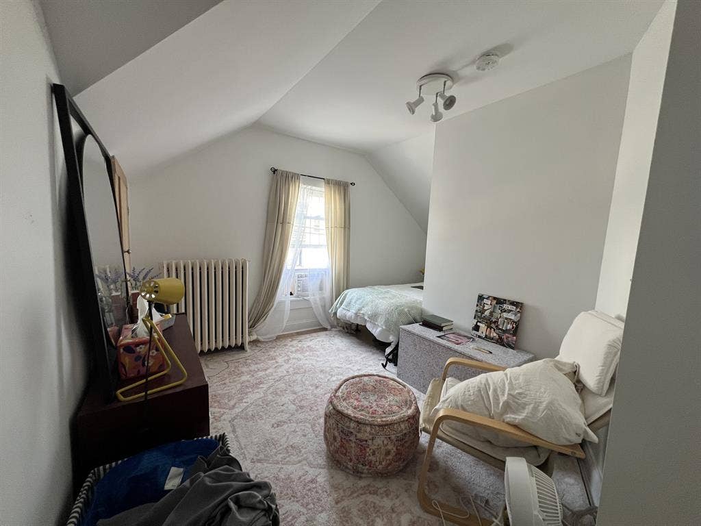 Room in cosy house, close to beach