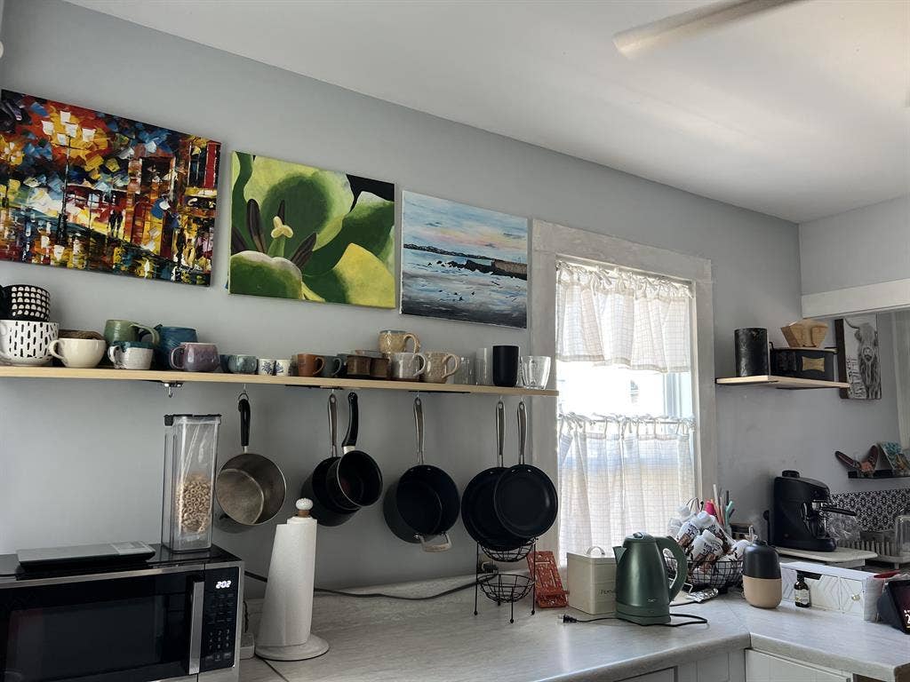 Room in cosy house, close to beach