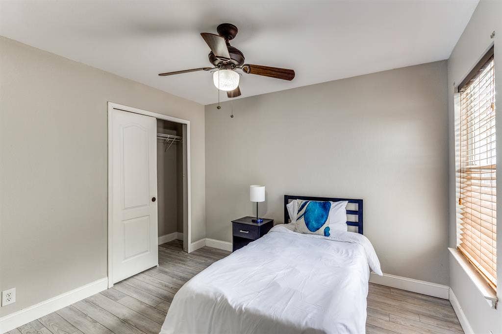 Clean Room Near  – Quiet Home
