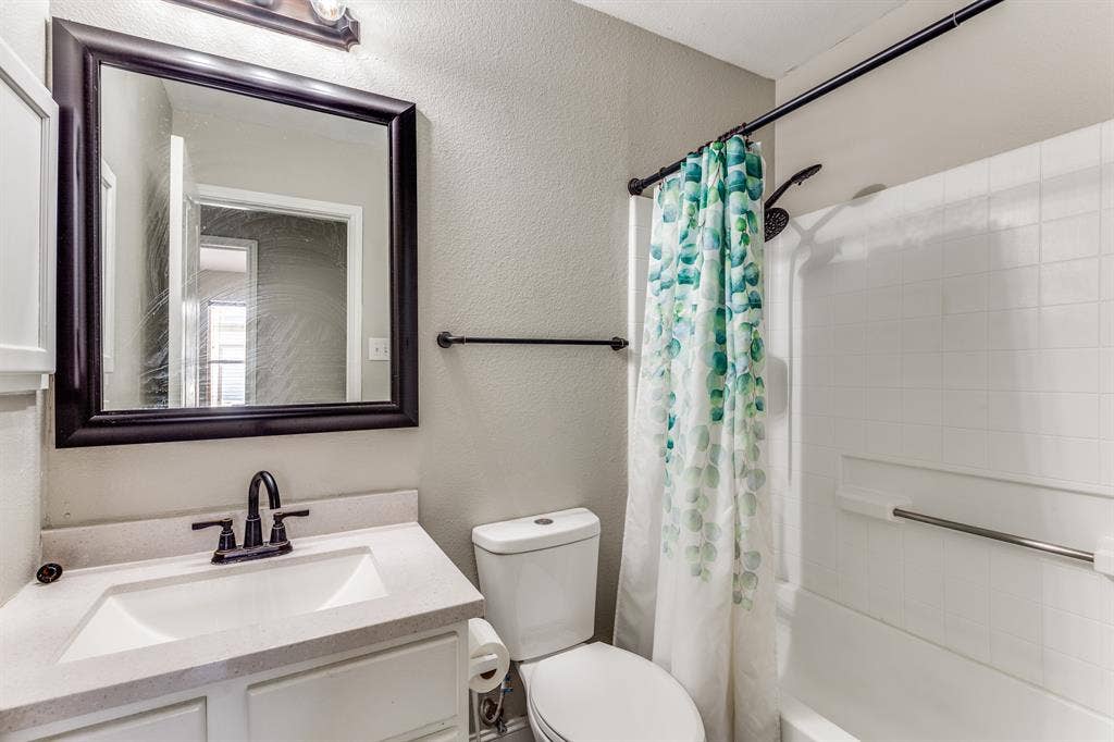 Budget-Friendly Room NW San Antonio