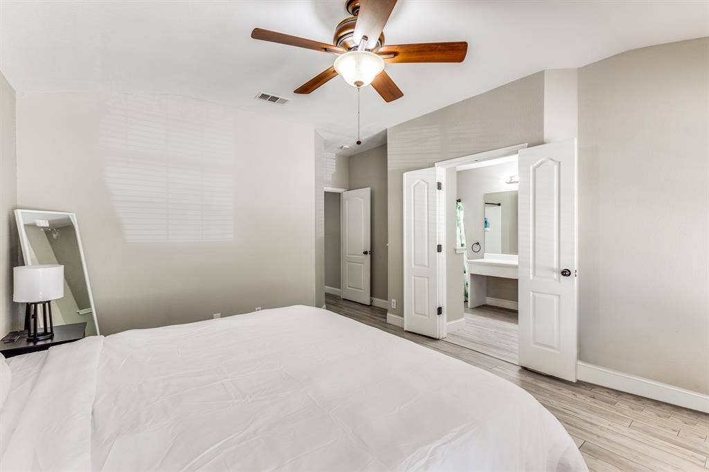 Private Room w/ Parking & WiFi