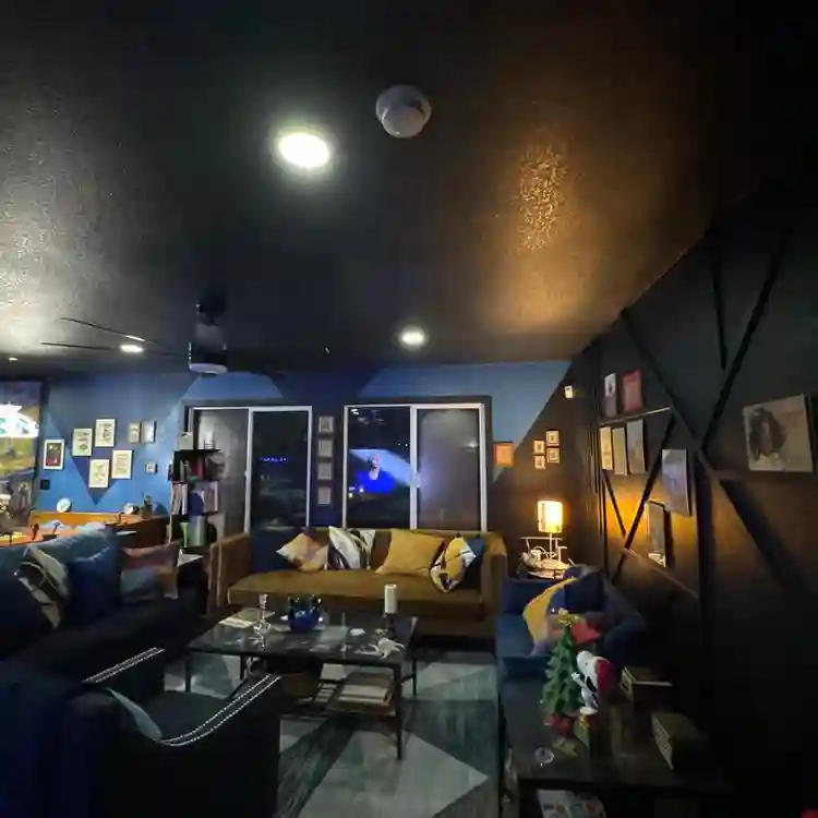 Room for rent to professionals