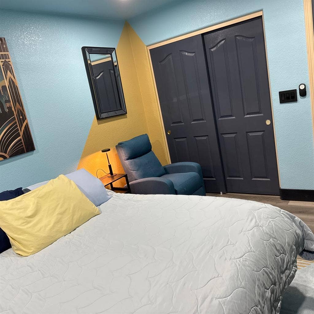 Room for rent to professionals