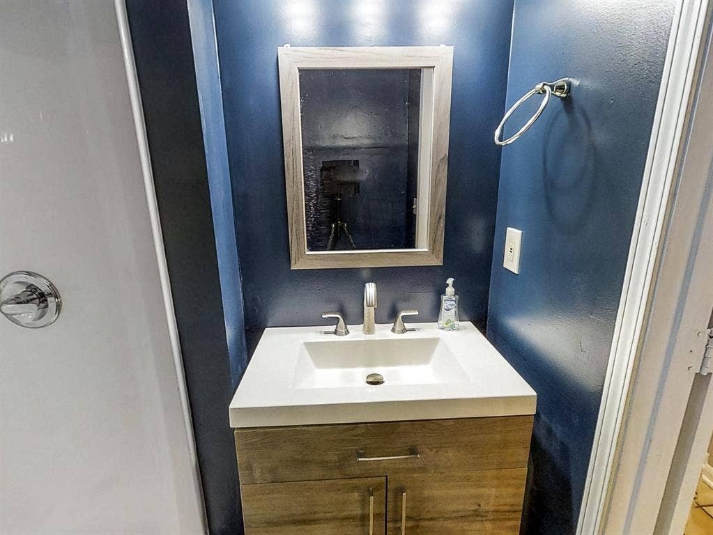 8 BR in Stone Mountain