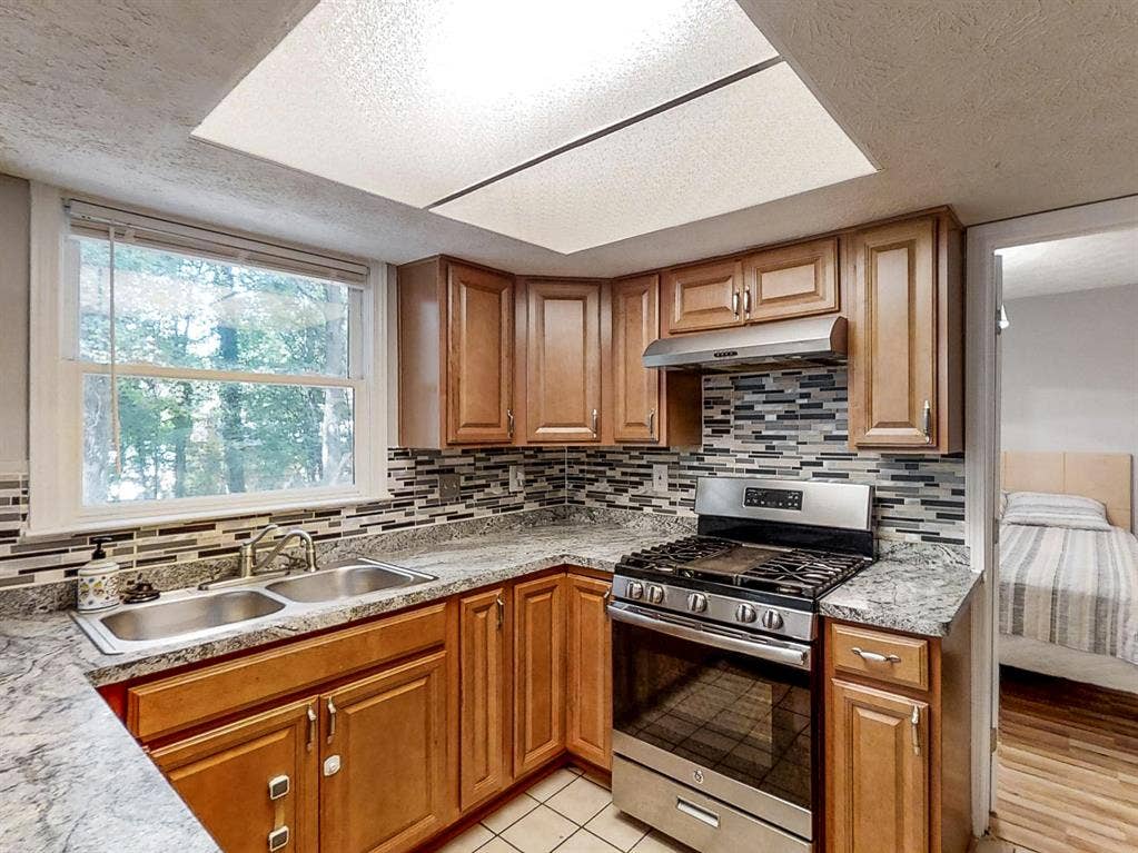 8 BR in Stone Mountain