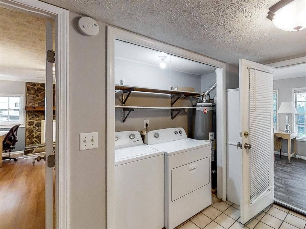 8 BR in Stone Mountain