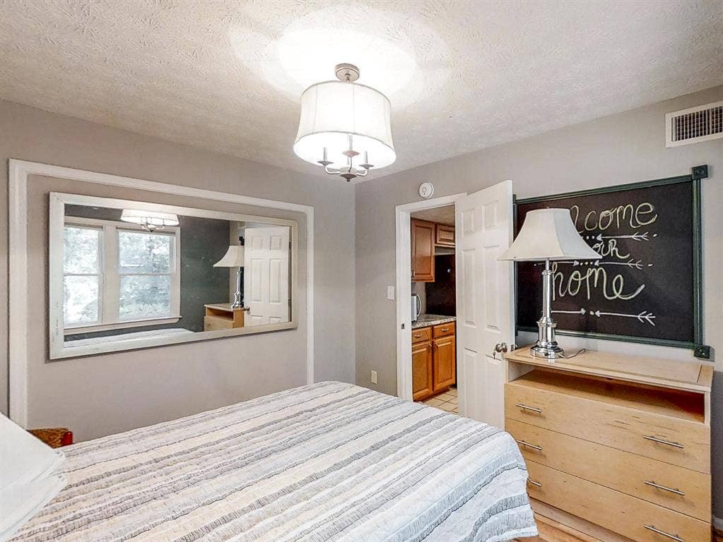 8 BR in Stone Mountain