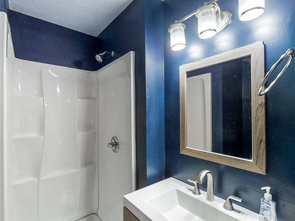 8 BR in Stone Mountain