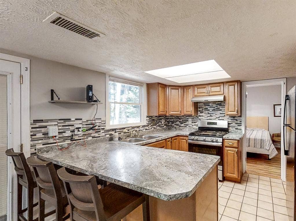 8 BR in Stone Mountain