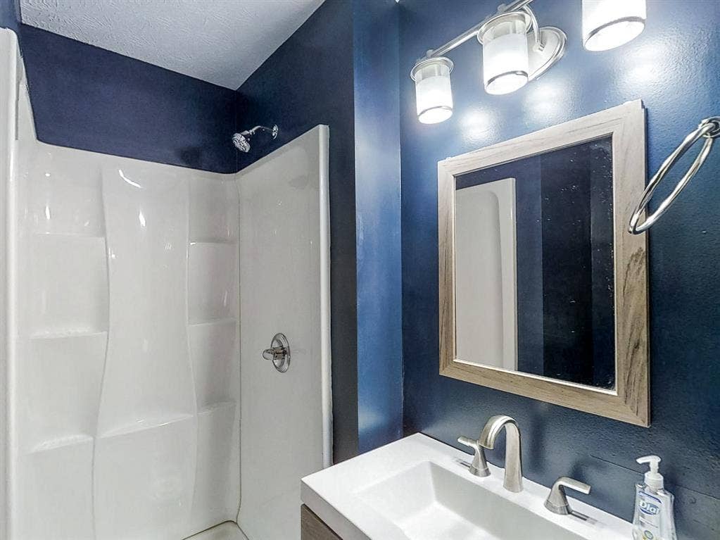 8 BR in Stone Mountain