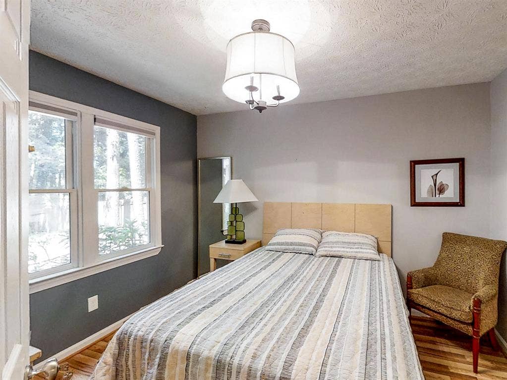 8 BR in Stone Mountain