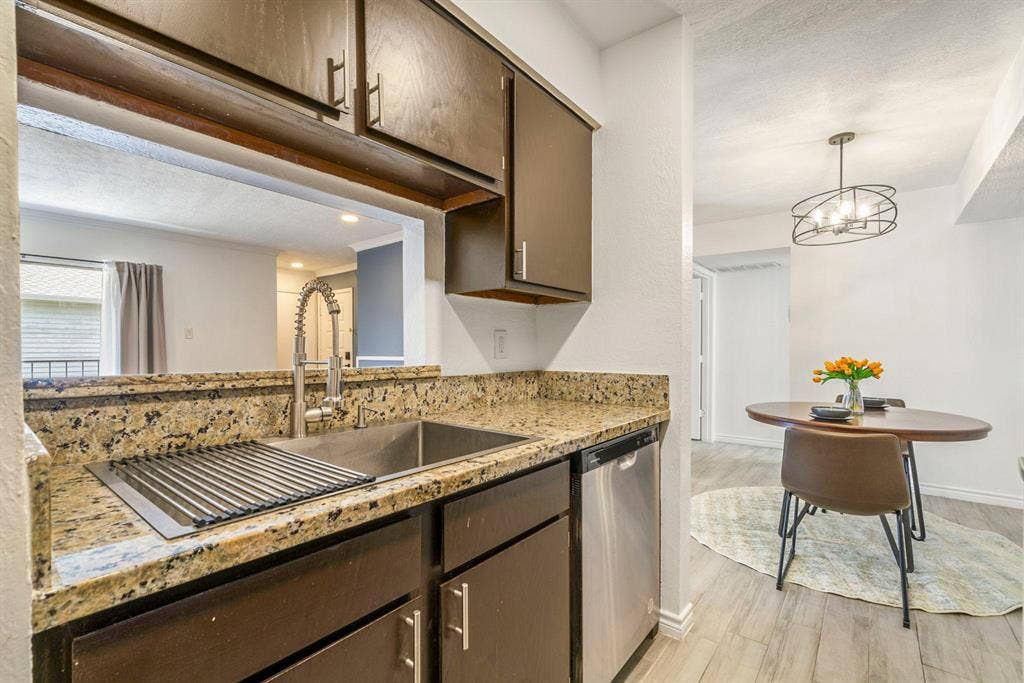 2 BR in Houston