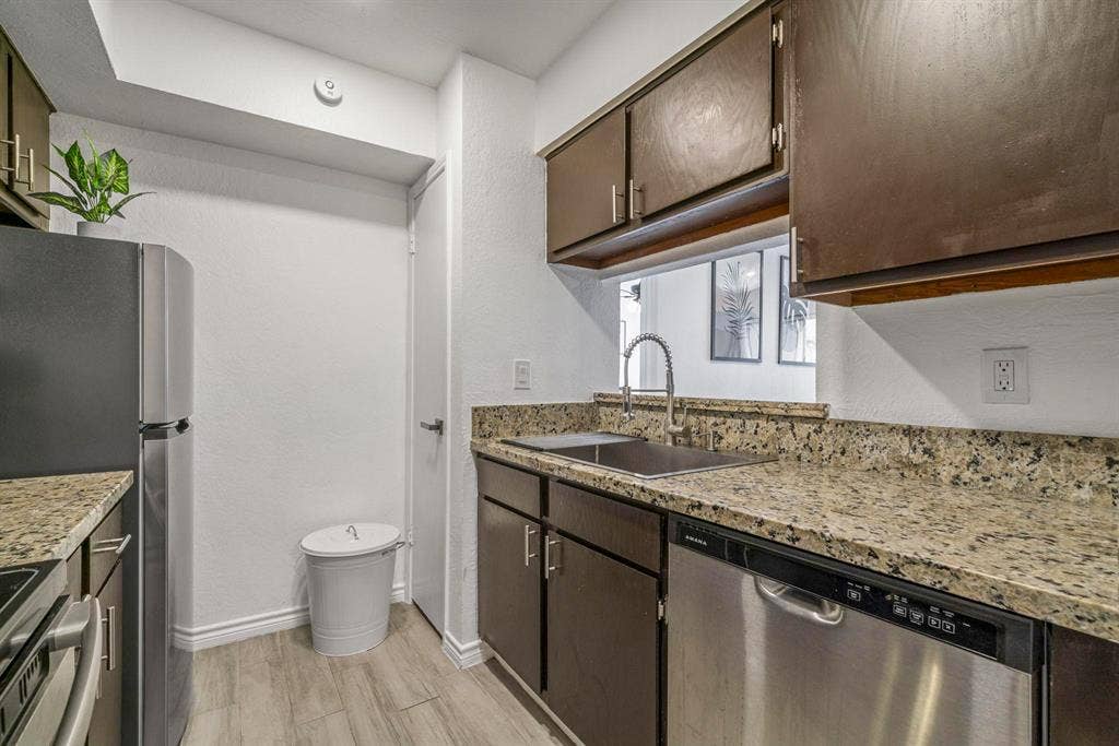 2 BR in Houston