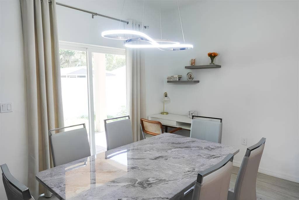 4 BR in Davenport
