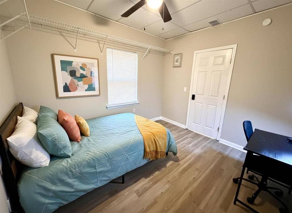11 BR in Lawrenceville