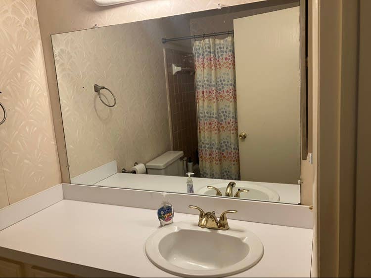 Your new home awaits for 
Roommate 