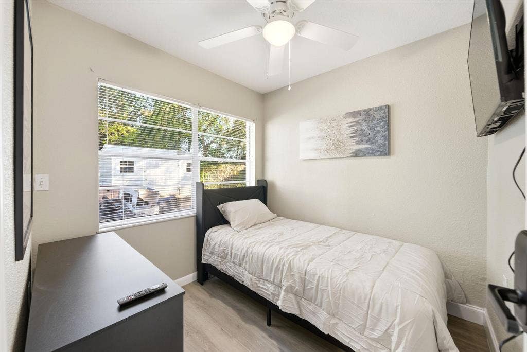 10 BR in Leesburg