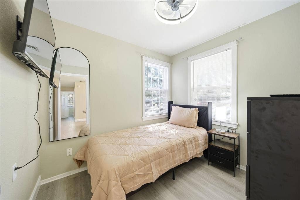 10 BR in Leesburg