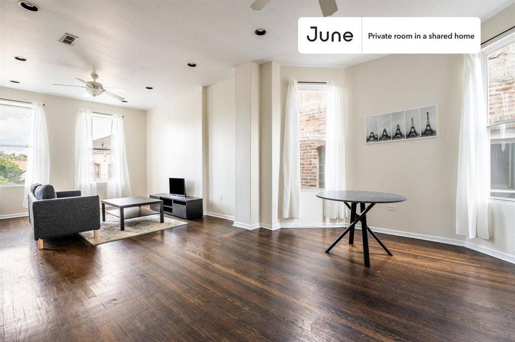 3 BR in Chicago