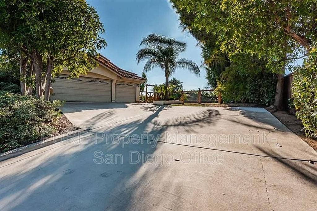 Vista 4BR Home - Roommates Wanted