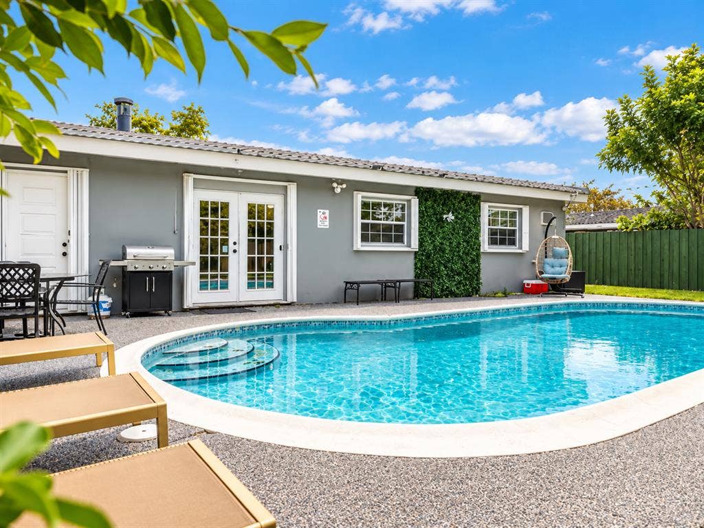 Hollywood Pool House | Room