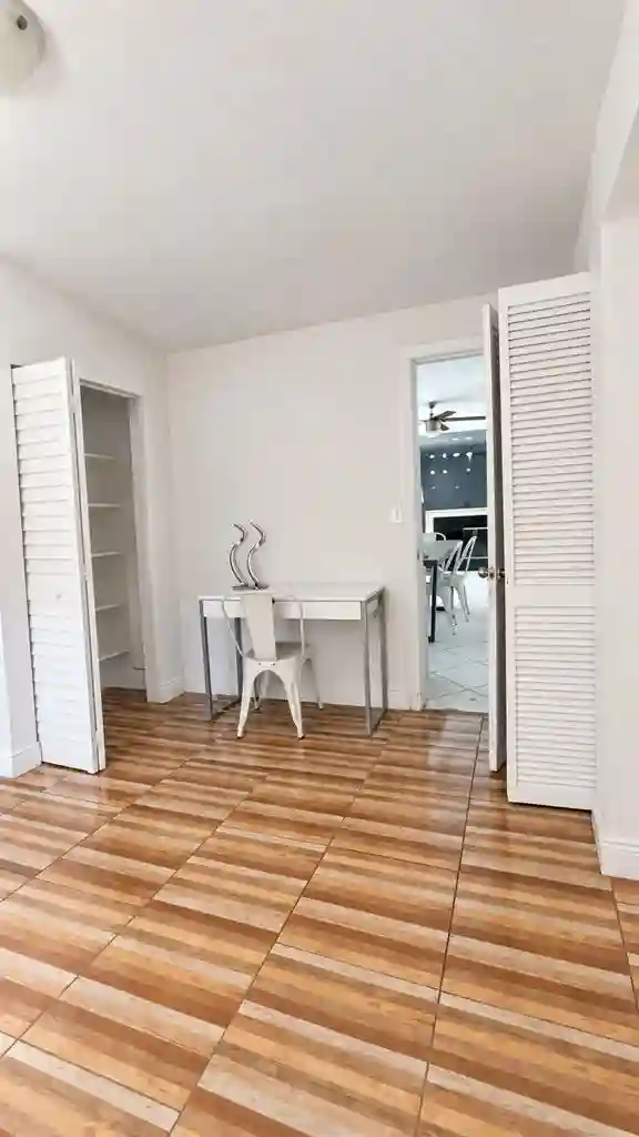 Hollywood Pool House | Room