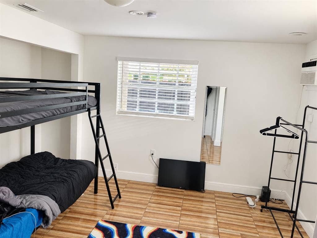 Hollywood Pool House | Room