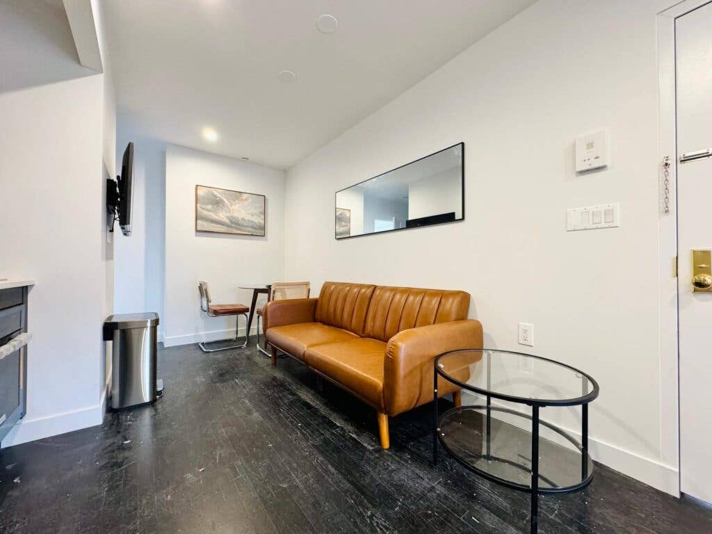 Furnished Room I min to Manhattan