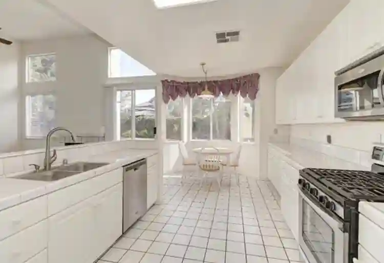 Private Room w/ Walk-in Closet