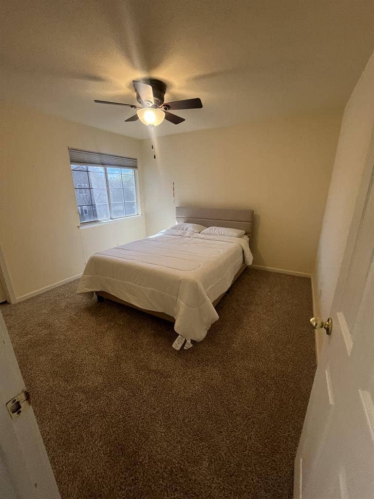Private Room w/ Walk-in Closet