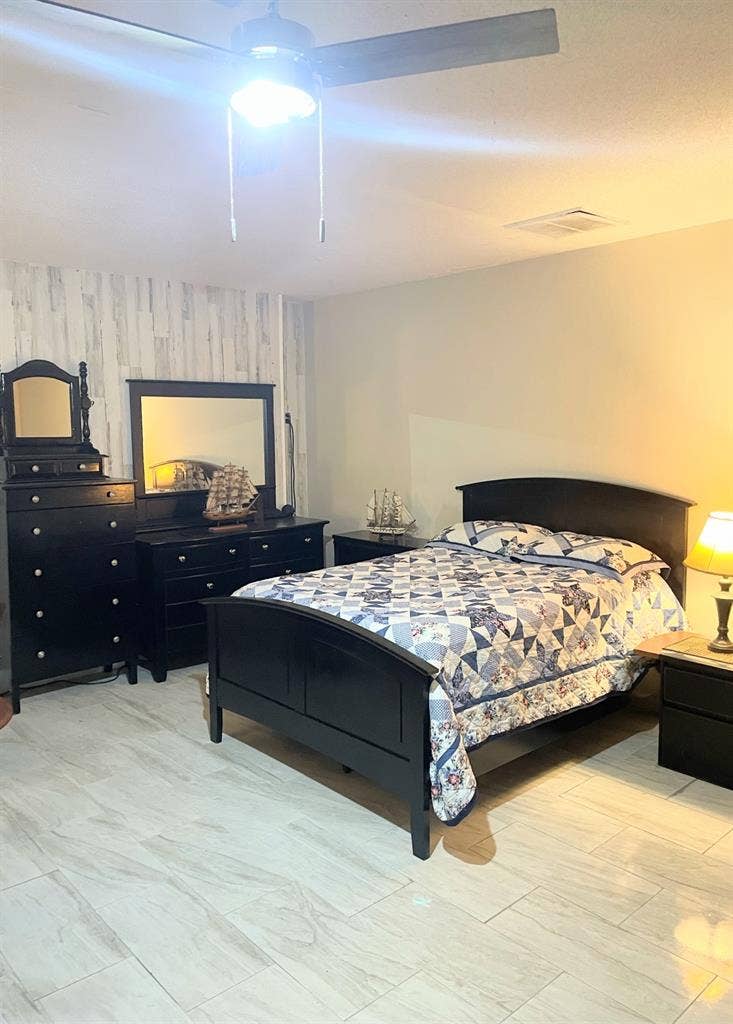 Beautiful Furnished garage Studio