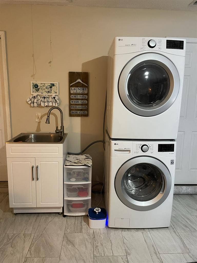 Beautiful Furnished garage Studio