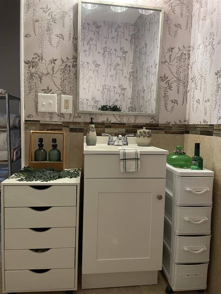 Beautiful Furnished garage Studio